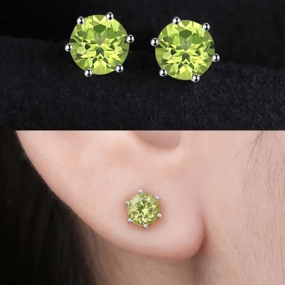 Earrings studs💚